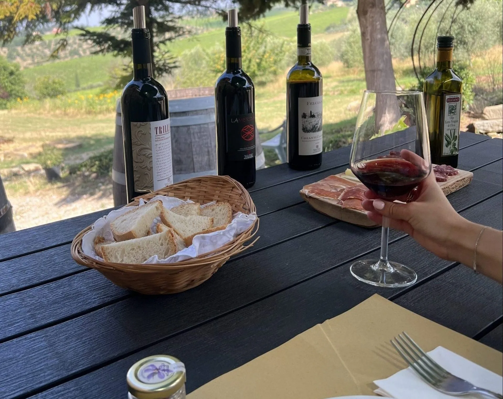 wine tasting hiking and wine tuscany